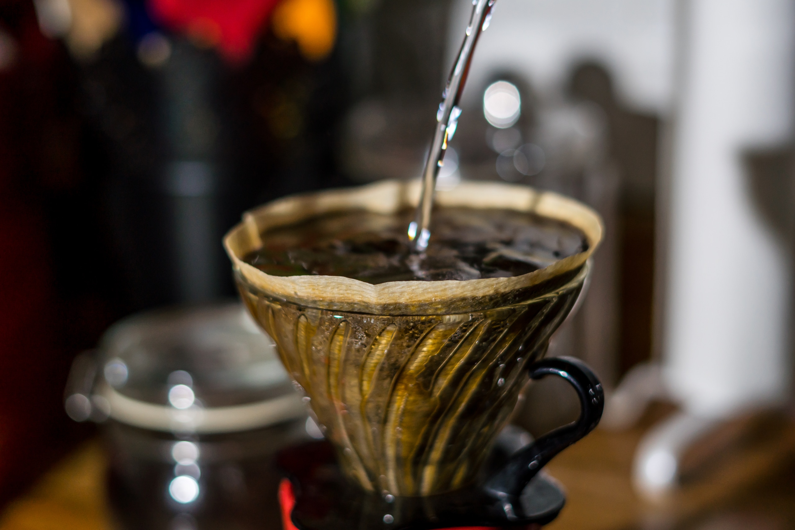 Bild vom Handaufguss von Kaffee