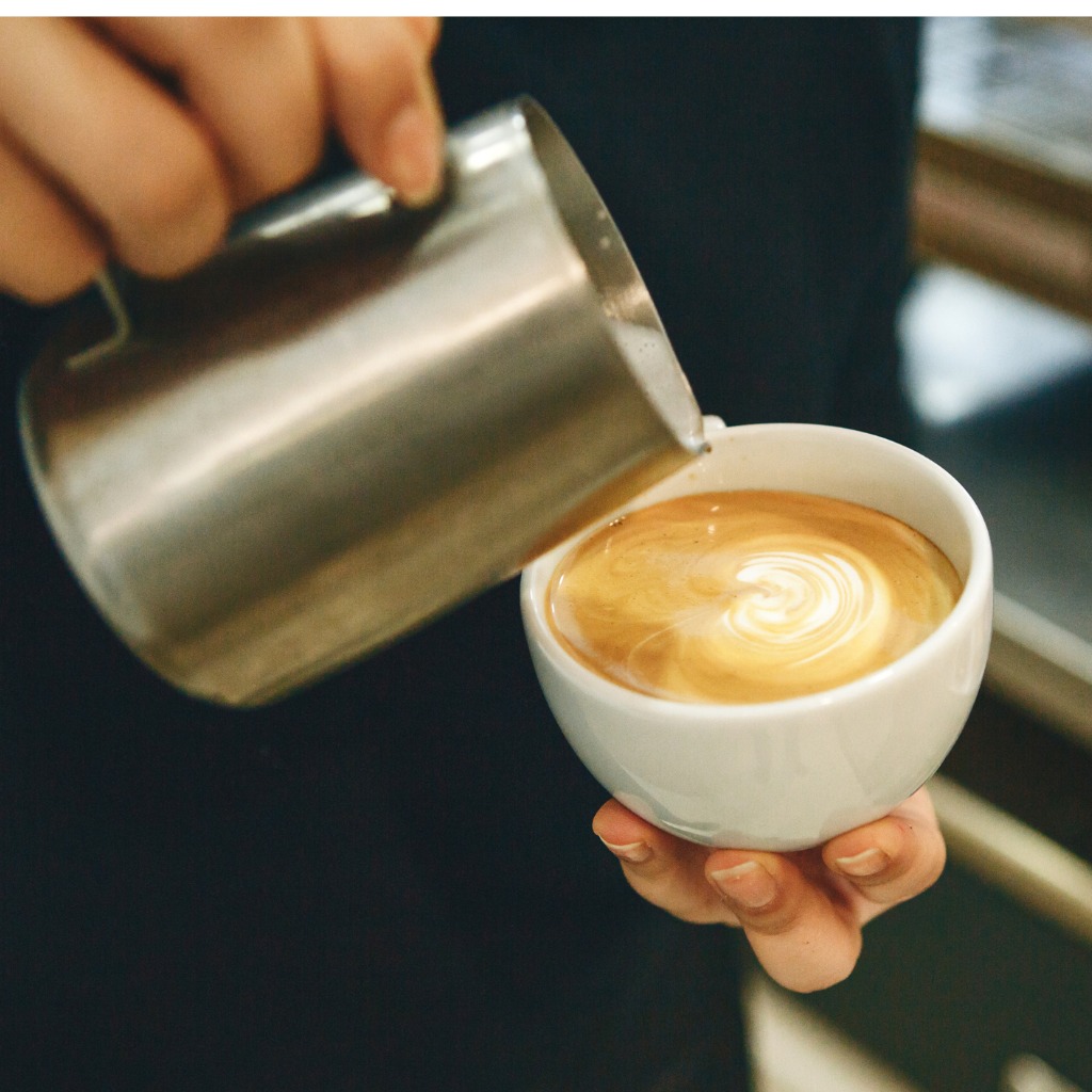 Entdecke mit uns die Vielfalt von Kaffee! zubereitung von milchkaffee