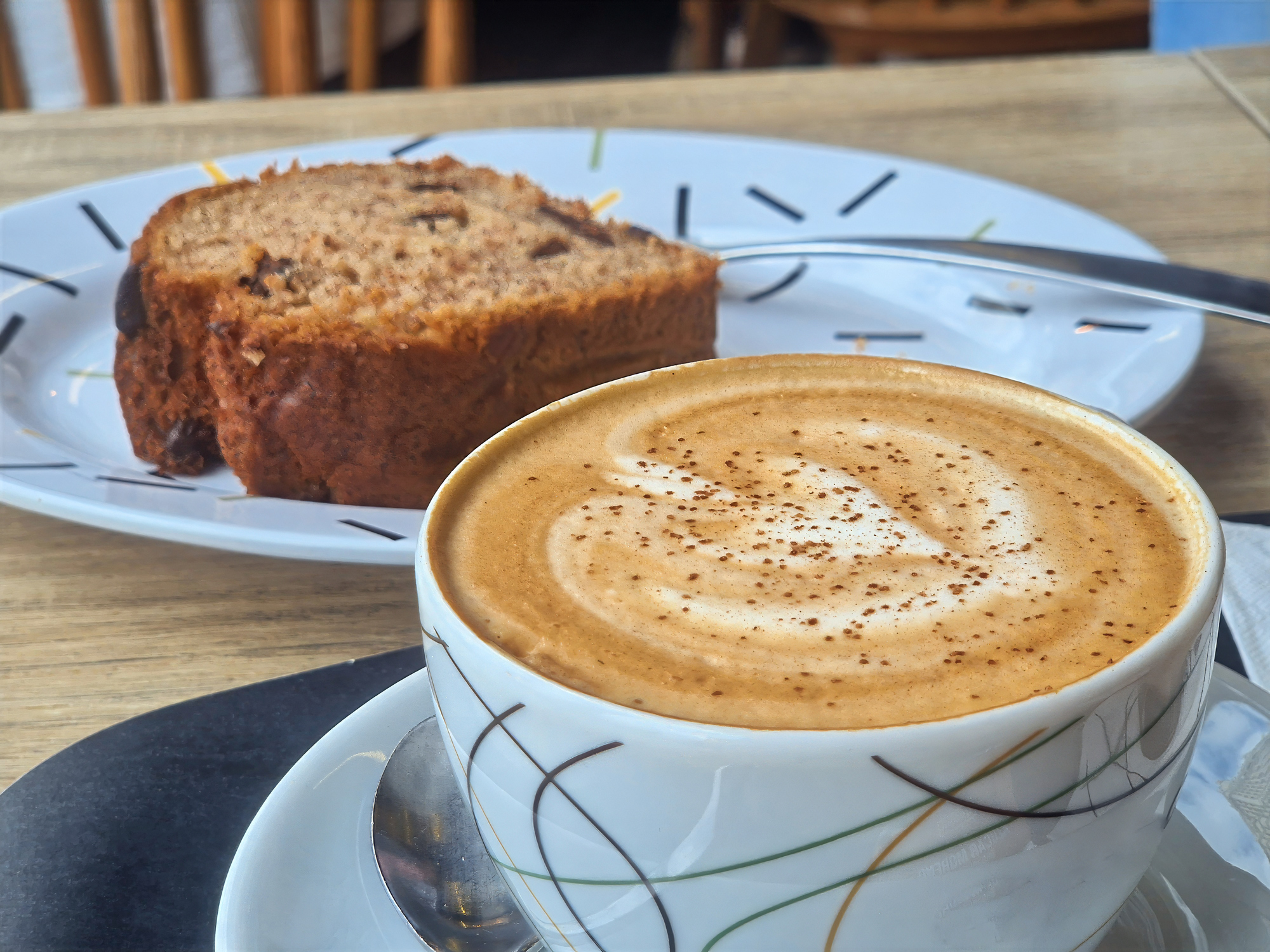 bananenbrot und kaffee