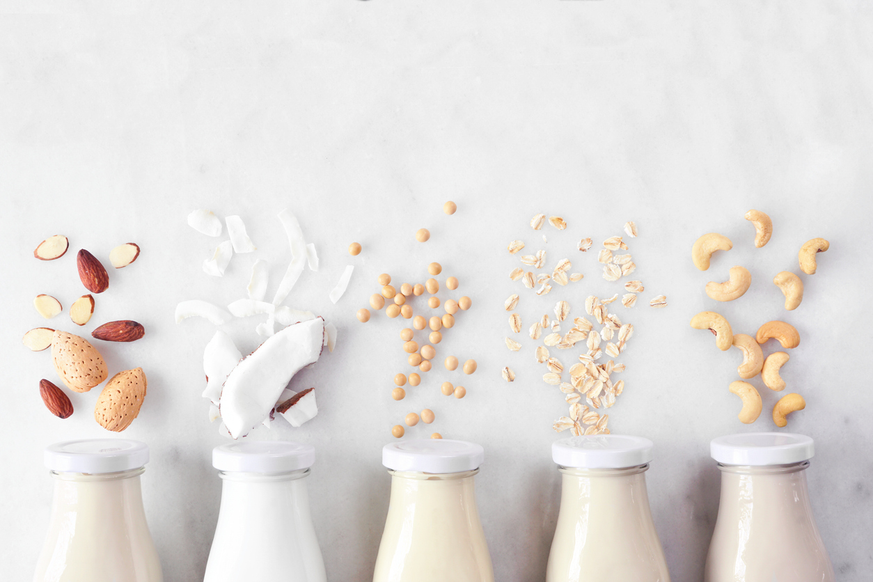 verschiedene sorten pflanzenmilch