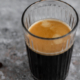 blick auf ein glass espresso lungo
