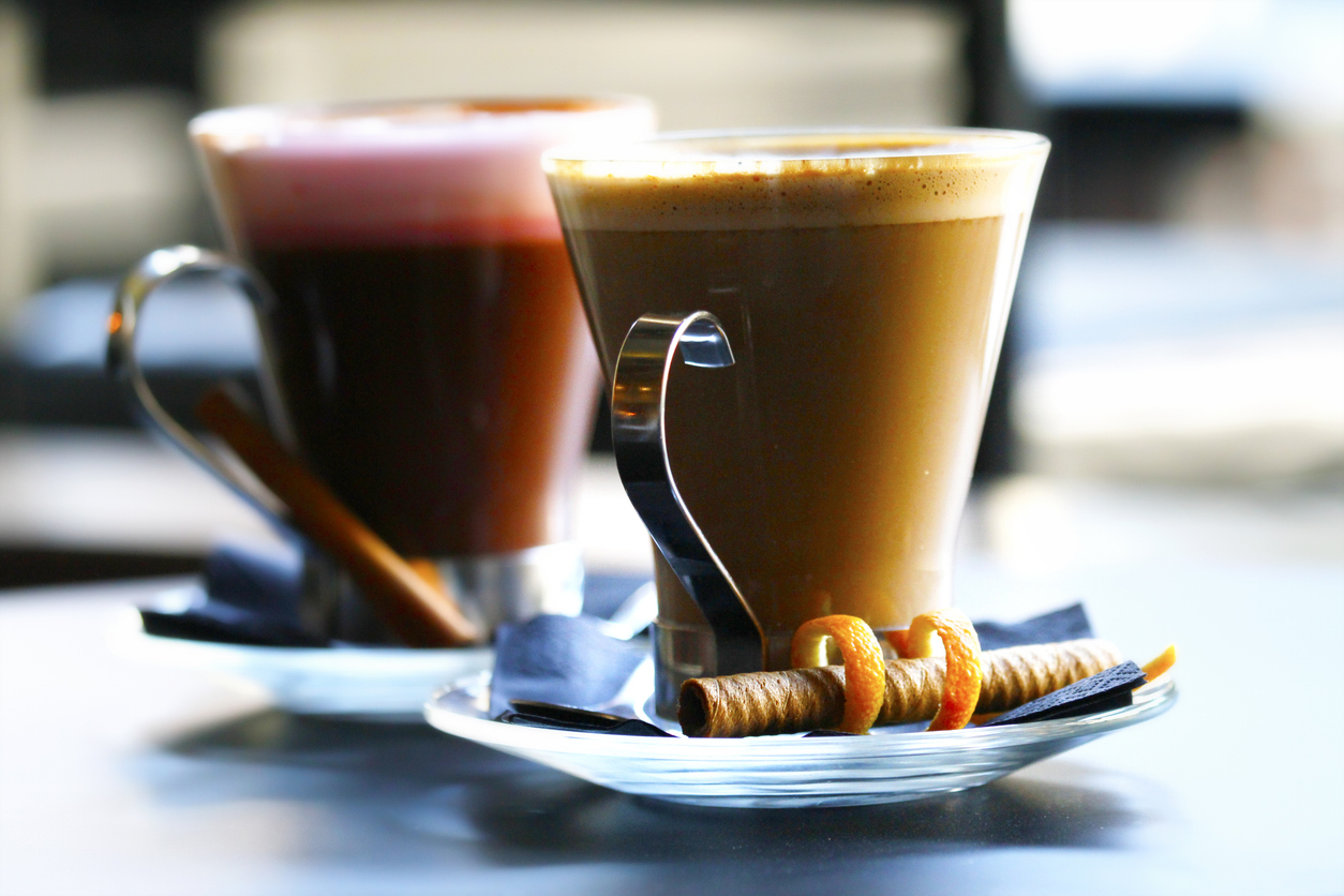Swizy Kaffee - erfahre alles zum neuen Trend swizy kaffee in hohem glas