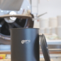 Airscape Kaffeedose in Schwarz mit Nero-Branding, luftdicht
