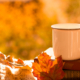 kaffee im herbst sinnbild