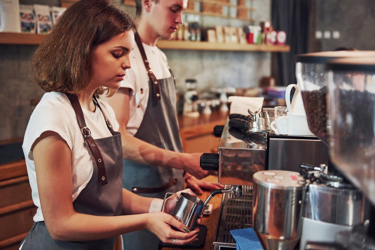 Wie Du Dein kleines Café nach vorne bringst! blick in ein kleines café